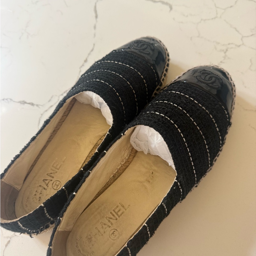CHANEL Black Tweed Espadrille Flats with Patent Black Cap Toe and CC Logo